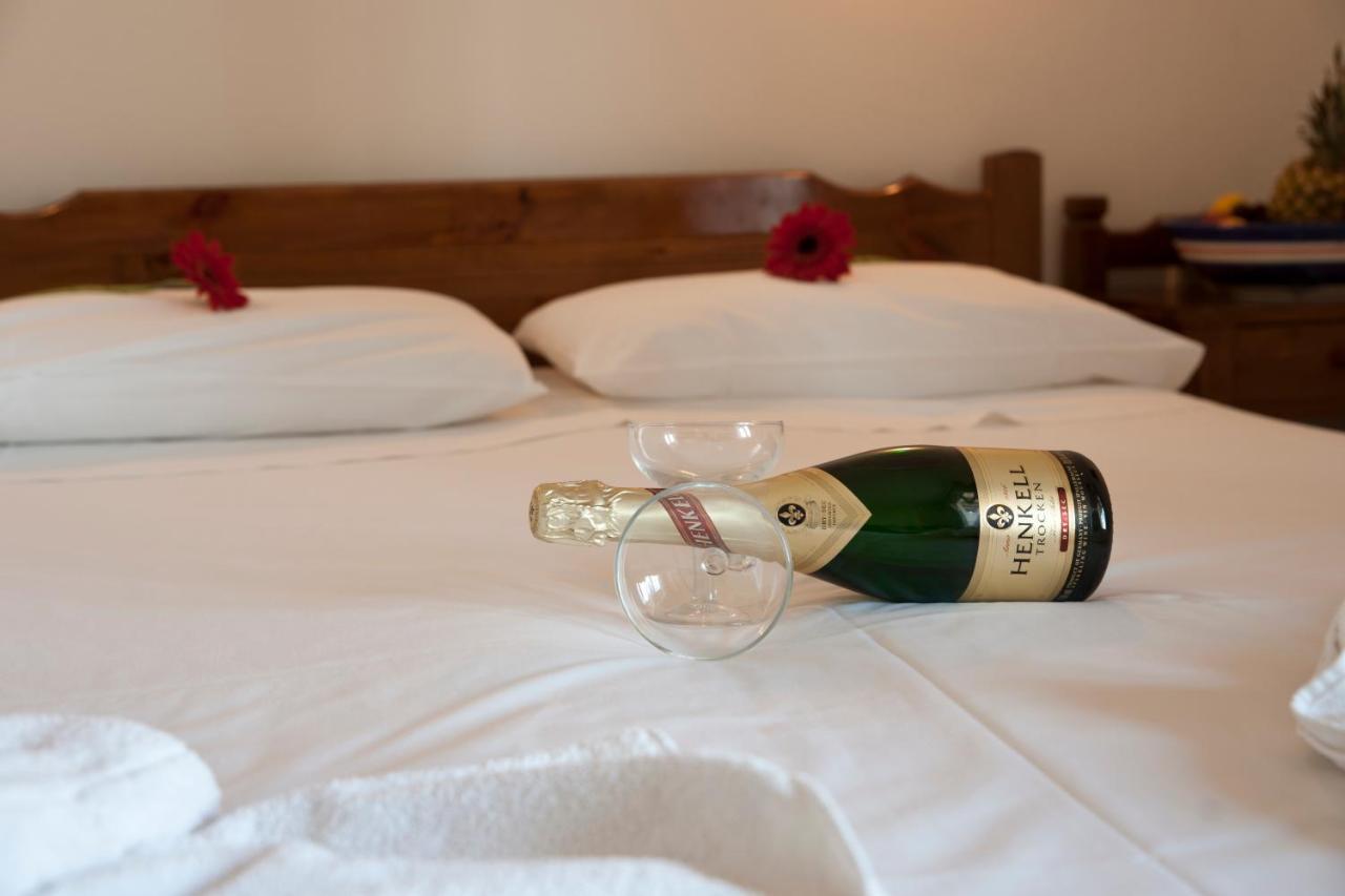 Albatross Hotel Maleme Eksteriør billede